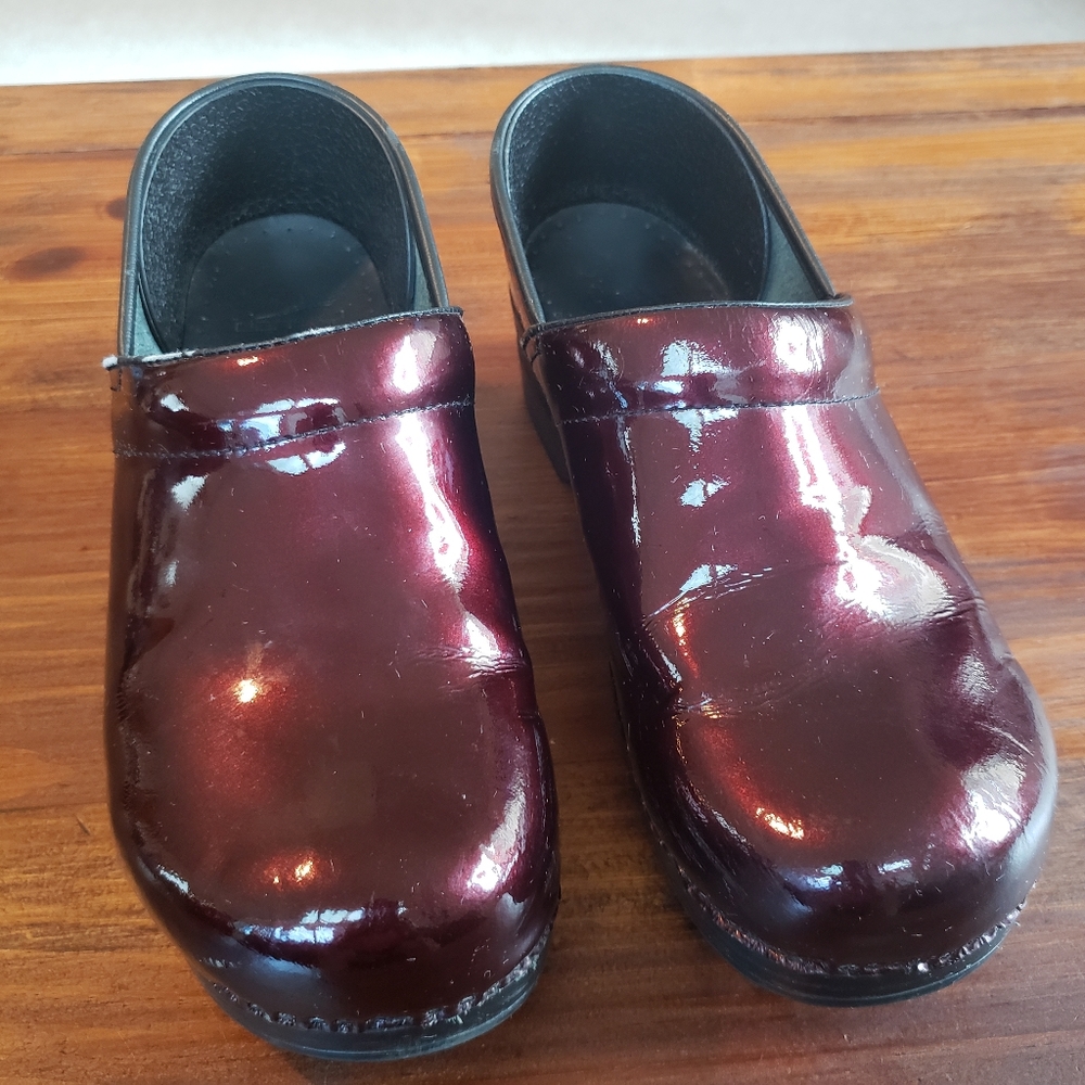 Dansko Clogs shoes burgundy maroon size 41